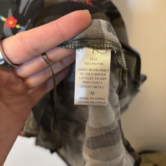 Savannah Jane Blouse Camo Embroidered Tunic Boho Vibrant Country M Rayon - Picture 3 of 6